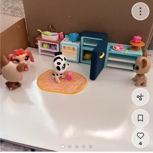 Littlest Pet Shop Playset with 4 pets and whole kitchen playset